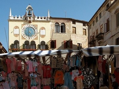 Markt (Bassano del Grappa, Italië); Market (Bassano del Grappa, Italy)
