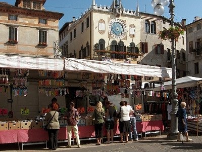 Markt (Bassano del Grappa, Itali); Market (Bassano del Grappa, Italy)