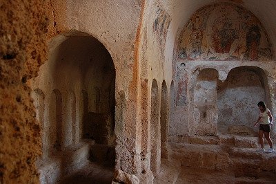 Grotkerk bij Fasano (Apuli, Itali), Cave church near Fasano (Apulia, Italy)