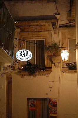Bar in Locorotondo (Apulië, Italië); Bar in Locorotondo (Apulia, Italy)