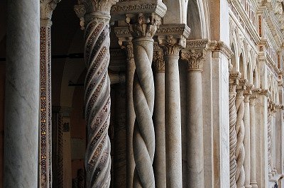 Kruisgang van Lateranen (Rome, Italië), Lateran cloister (Rome, Italy)