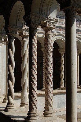 Kruisgang van Lateranen (Rome, Itali), Lateran cloister (Rome, Italy)