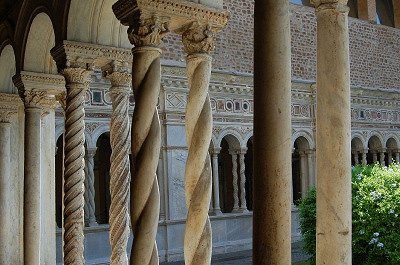 Kruisgang van Lateranen (Rome, Itali), Lateran cloister (Rome, Italy)