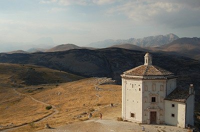 S.M. della Piet (Calascio, Abruzzen, Itali); S.M. della Piet (Calascio, Abruzzo, Italy)