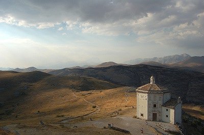 S.M. della Piet (Calascio, Abruzzen, Itali); S.M. della Piet (Calascio, Abruzzo, Italy)