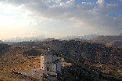 S.M. della Piet (Calascio, Abruzzen, Itali), S.M. della Piet (Calascio, Abruzzo, Italy)