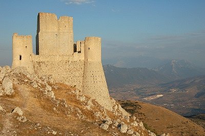 Rocca di Calascio (Abruzzen, Itali); Rocca di Calascio (Abruzzo, Italy)