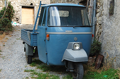 Vespacar in Bajardo (IM, Liguri, Itali), Piaggio Ape in Bajardo (IM, Liguria, Italy)