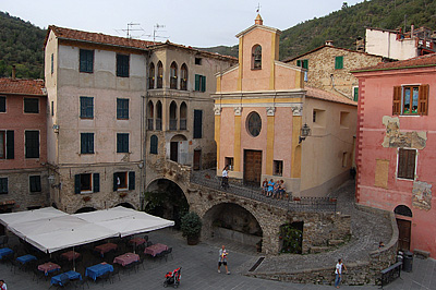 Apricale (IM, Ligurië, Italië); Apricale (IM, Liguria, Italy)
