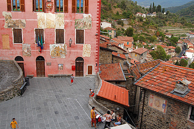 Apricale (IM, Liguri, Itali); Apricale (IM, Liguria, Italy)