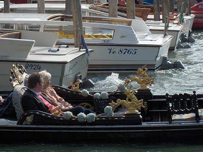 In een gondel (Veneti, Itali); In a gondola (Venice, Italy)