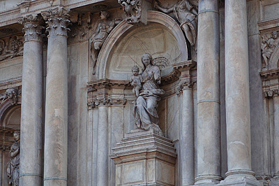 Maria met kind Jezus, Chiesa degli Scalzi, Venezia; Scalzi (Venice, Italy)
