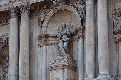 Maria met kind Jezus, Chiesa degli Scalzi, Venezia, Scalzi (Venice, Italy)