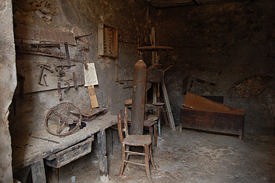 Oude smederij in Corvara (Abruzzen, Itali); Former blacksmith in Corvara (Abruzzo, Italy)