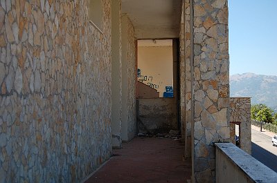 Stadhuis van Laviano, (Campani, Itali); Town Hall in Laviano, (Campania, Italy)