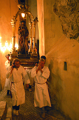 Processie inCervara di Roma (RM, Abruzzen, Itali); Procession in Cervara di Roma (RM, Abruzzo, Italy)