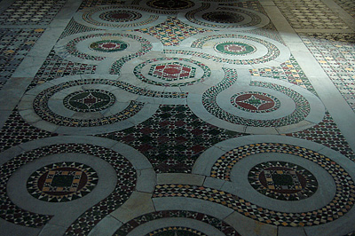 Cosmatenvloer in Anagni (FR, Lazio, Itali); Floor in Cosmati style in Anagni (Lazio, Italy)