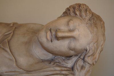 Slapende muse (?), Vaticaans Museum, Rome., Sleeping muse (?), Vatican Museums, Rome