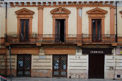 Piazza Umberto I, Sant