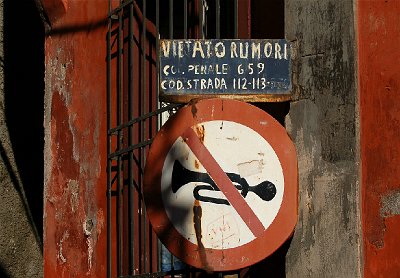 verboden te claxoneren (Campanië, Italia), Vico Equense (Campanië, Italia)