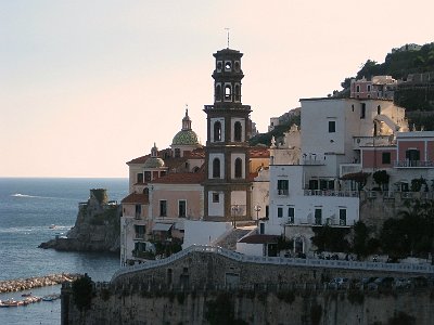 Magdalenakerk in Atrani (Campani, Itali); Atrani (Campania, Italy)