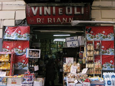 Winkeltje in Napels (Campani); Shop in Naples (Campania, Italy)