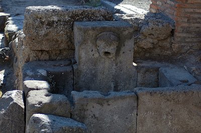 Openbare fontein, Pompeii, Campani, Itali; Water fountain, Pompeii, Campania, Italy