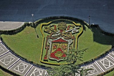 Pauselijk wapen van Benedictus XVI, Rome; Coats of arms of Pope Benedict XVI, Rome