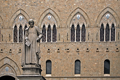 Sallustio Bandini, Piazza Salimbeni, Siena, Italië; Sallustio Bandini, Piazza Salimbeni, Siena, Italy