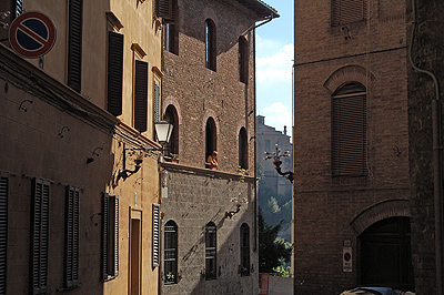 Via Salicotto, Siena, Toscane, Italië; Via Salicotto, Siena, Tuscany, Italy