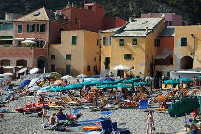 Het strand van Varigotti (Liguri, Itali); The beach of Varigotti (Liguria, Italy)