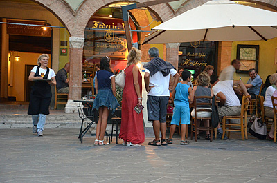 Wijnbar in Montefalco (Umbri, Itali); Wine bar in Montefalco (Umbria, Italy)