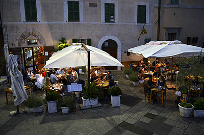 Montefalco (Umbri, Itali), Montefalco (Umbria, Italy)