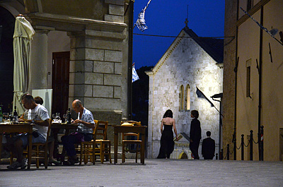 Avondeten in Montefalco (Umbri, Itali); Dinner at Montefalco (Umbria, Italy)