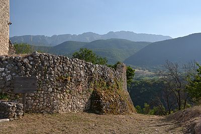 Oude muren in Beffi (AQ, Abruzzen, Itali), Old walls in Beffi (AQ, Abruzzo, Italy)