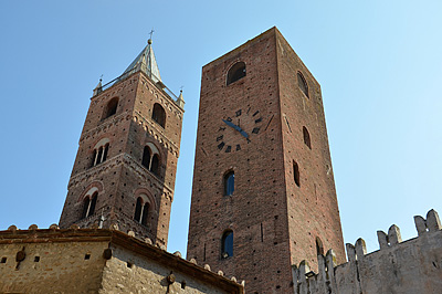 Torens in Albenmga (SV, Ligurië, Italië); Towers in Albenga (SV, Liguria, Italy)
