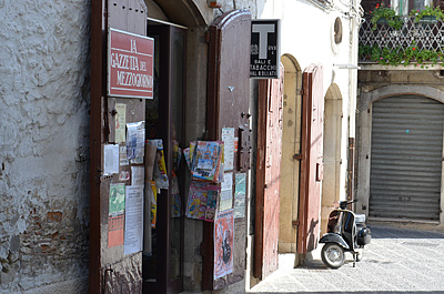 Tijdschriftenwinkeltje in Bovino (Apuli, Itali), Cartolibreria Edicola in Bovino (Puglia, Italy)