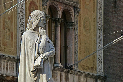 Verona, Piazza dei Signori, standbeeld van Dante; Dante, Verona