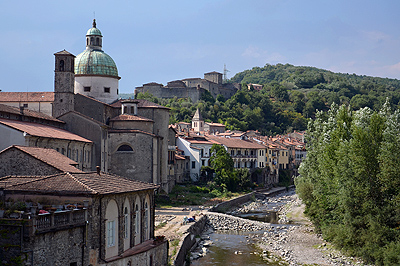 De rivier de Magra in Pontremoli (Toscane, Italië), Pontremoli (Tuscany, Italy)