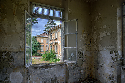 Verlaten fabriek in Pallerone, (Toscane, Itali); Abbandoned factory in Pallerone (Tuscany, Italy)