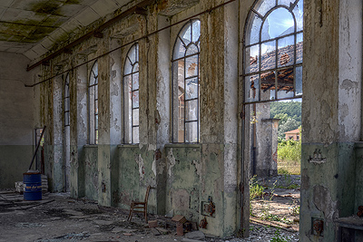 Verlaten fabriek in Pallerone, (Toscane, Itali), Abbandoned factory in Pallerone (Tuscany, Italy)