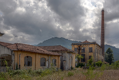 Verlaten fabriek in Pallerone, (Toscane, Itali), Abbandoned factory in Pallerone (Tuscany, Italy)