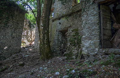 Vispereglia, Garfagnana, Toscane, Itali; Ruins of Vispereglia, Garfagnana, Tuscany, Italy