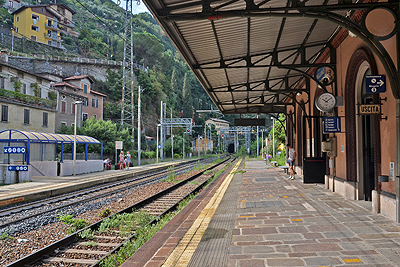 Station van Bellano (Lombardije, Itali); Bellano railway station (Lombardy, Italy)