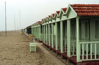 Strandhuisjes (Toscane, Itali); Beach cabins (Tuscany, Italy)