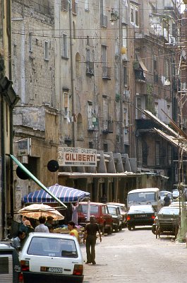 Straatbeeld, Napels (Campani, Itali); Street view, Naples (Campania, Italy)