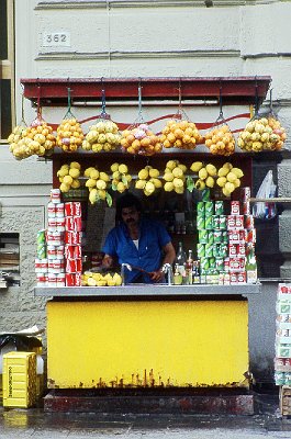 Granita-verkoper, Napels (Campani, Itali); Granita seller in Naples (Campania, Italy)