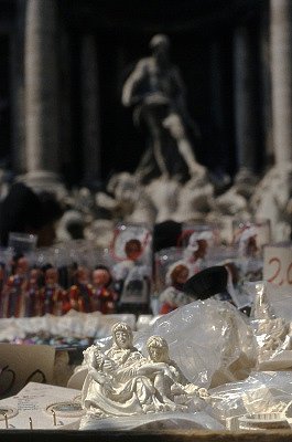 Trevifontein (Rome, Itali); Trevi Fountain (Rome, Italy)