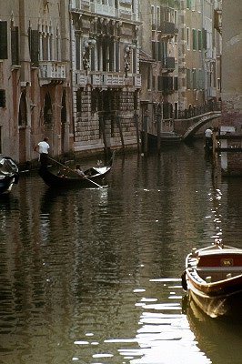 Kanaal in Venetië (Veneto, Italië); Canal in Venice (Veneto, Italy)