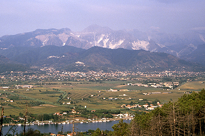 Apuaanse Alpen bij Carrara (Toscane, Itali); Apuan Alps near Carrara (Tuscany, Italy)